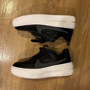 Women's Nike Air Force 1 PLT.AF.ORM - Black/White sz 7.5